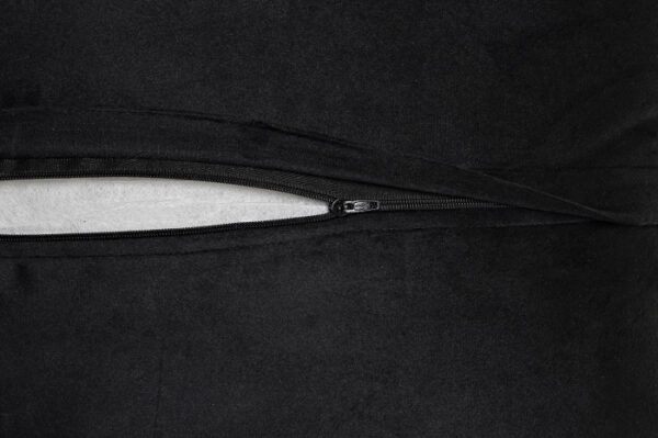 COJIN POLIESTER 45X10X45 600 GR, BORDADO NEGRO - Imagen 3